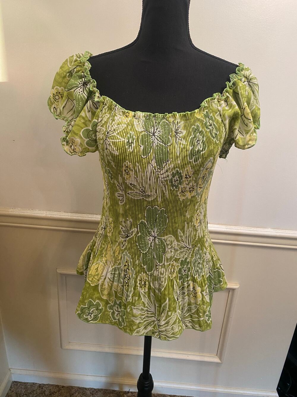 Vintage Y2K Rene Margo Green Floral Smocked Peplum Blouse Puff Sleeve Peasant